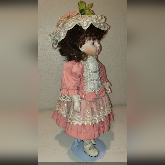 VINTAGE BRINN'S PORCELAIN DOLL - Picture 4 of 5